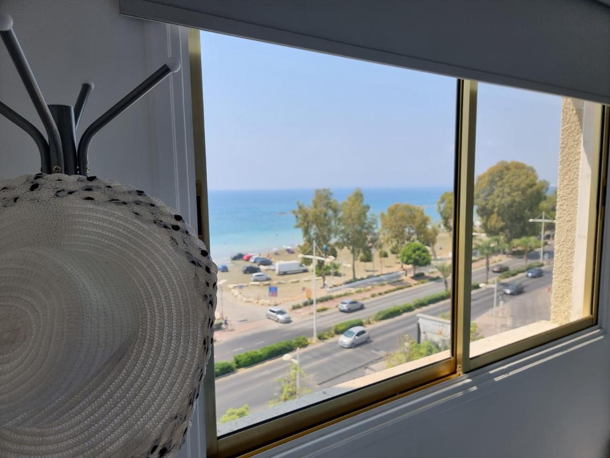 Super Modern Beachfront 1 Bedroom - Sleeps 4 Lemesós Eksteriør bilde