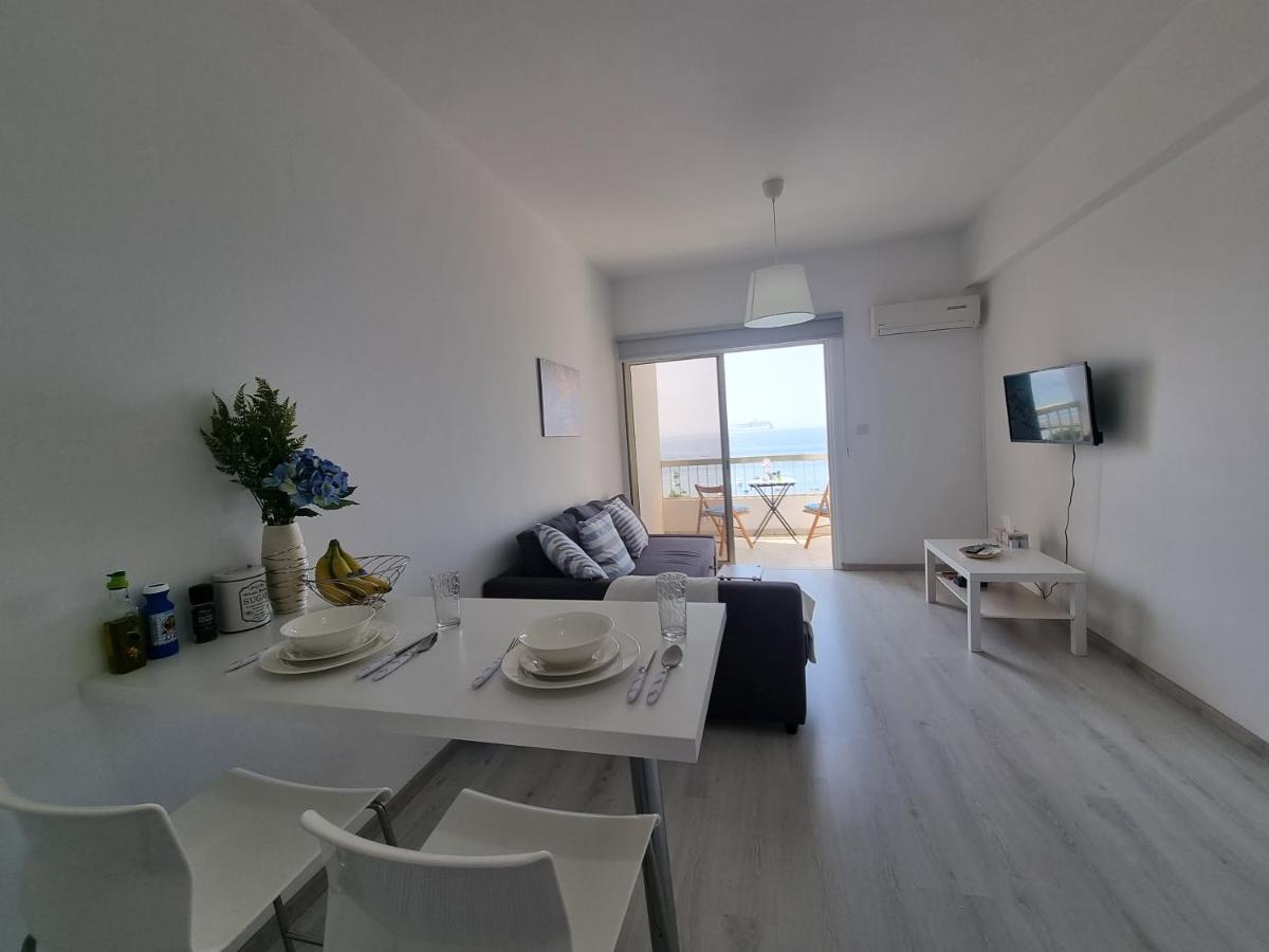 Super Modern Beachfront 1 Bedroom - Sleeps 4 Lemesós Eksteriør bilde