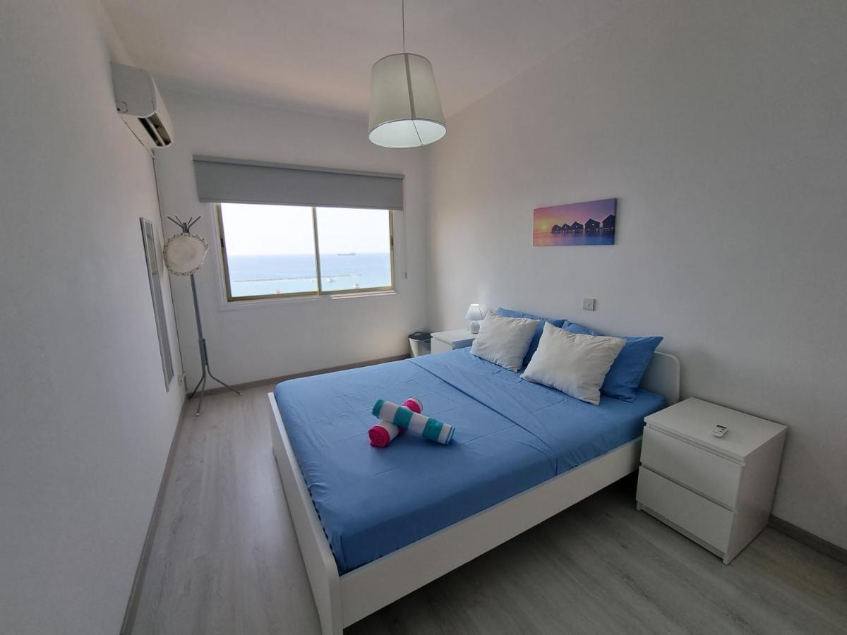 Super Modern Beachfront 1 Bedroom - Sleeps 4 Lemesós Eksteriør bilde