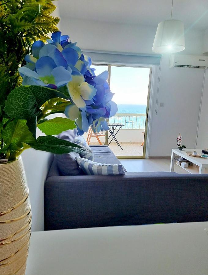 Super Modern Beachfront 1 Bedroom - Sleeps 4 Lemesós Eksteriør bilde