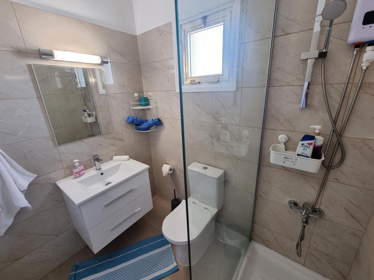 Super Modern Beachfront 1 Bedroom - Sleeps 4 Lemesós Eksteriør bilde